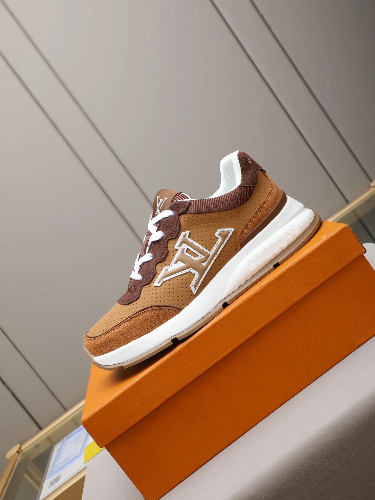 Men's shoes 💰460 Brand: LOUIS VUITTON Louis Vuitton LV Size: 38 39 40 41 42 43 44 (45 customized) Fabric: original cowhide cowhide 🔸Inside of: mesh 🔺Sole: counter foam outsole